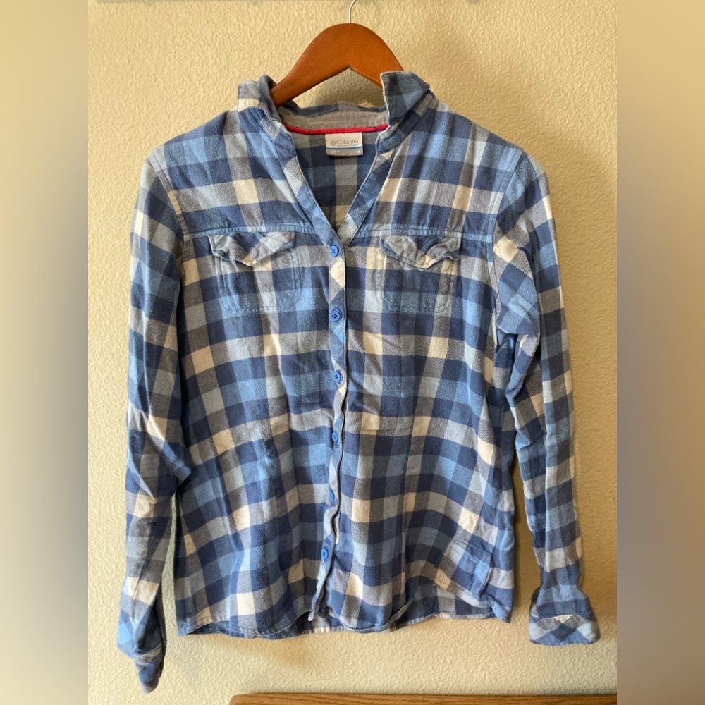 Columbia Women’s Lightweight Plaid Flannel Button Up Shirt